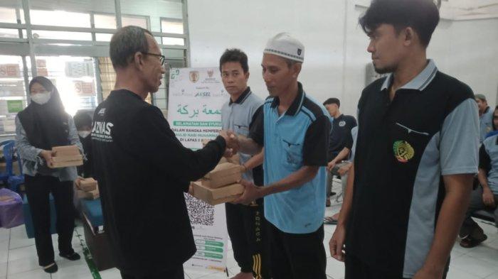 Berkunjung ke Rutan Barabai, Baznas HST Bagikan Makanan Bagi Warga Binaan