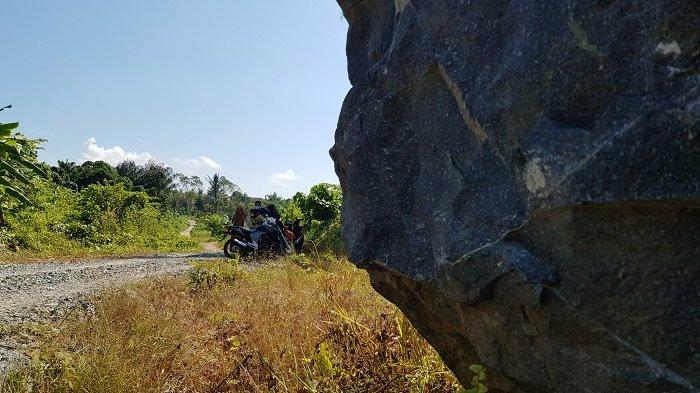 Batu Raksasa di Guntungbesar Tanahlaut Tak Bisa Digeser, Alat Berat Pun Tak Mampu Membelah