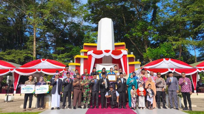 Berfoto - Foto bersama Bupati HSS Syafrudin Noor22