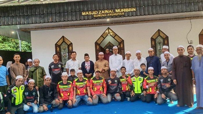 Dukung Ibadah Para Mualaf, Guru Arsyad Resmikan Masjid Haruyan Dayak di Gunung Aruhuyan HST