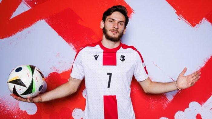 Lini Depan Impian Liverpool Jika Merekrut Khvicha Kvaratskhelia dan Berita Transfer The Reds Lainnya