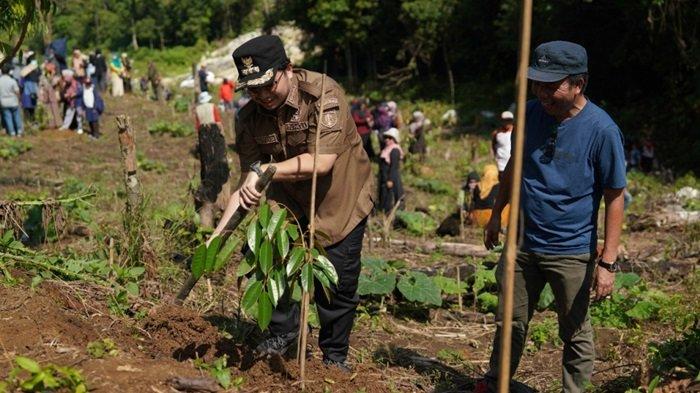 Bupati Aulia Pimpin Langsung Penanaman Pohon, Beri Pesan Ini Kepada Para ASN