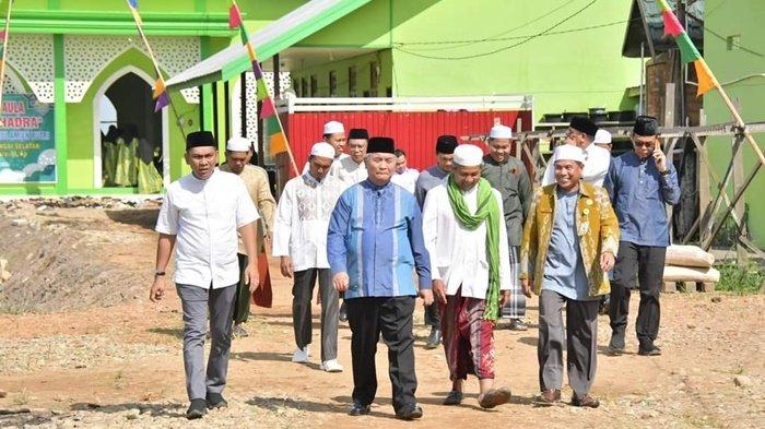 Silaturahmi dengan Ulama dan Tokoh Masyarakat Daha, Bupati HSS Juga Resmikan Aula Ponpes Darul Amien