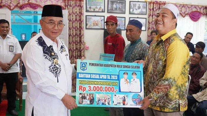 Tingkatkan Pendapatan Masyarakat, Bupati HSS Kucurkan Bansos Usaha Ekonomi Produktif di Daha