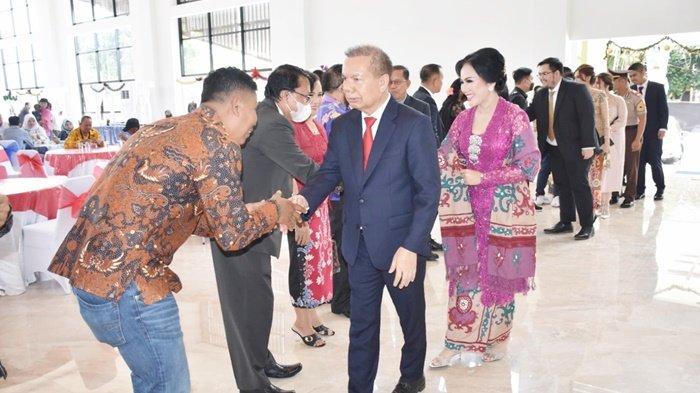 Bupati Kapuas Ben Brahim S Bahat Open House Perayaan Natal dan Sambut Kedatangan Ribuan Warga