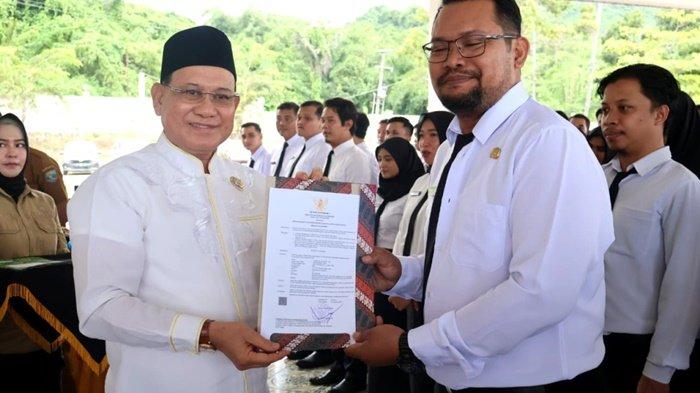 Bupati Kotabaru Serahkan SK PPPK Tenaga Guru, Kesehatan dan Teknis Formasi Tahun 2023