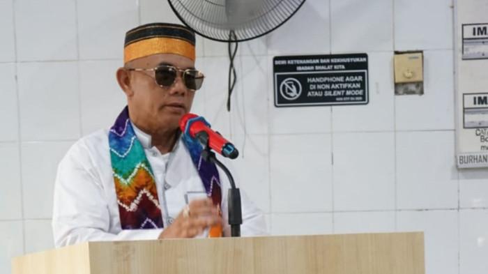 BERI SAMBUTAN- Bupati Kotabaru, Muhammad Rusli sampaikan sambutan di Safari Ramadhan di Teluk Tamiang, Rabu (4/3/2026).