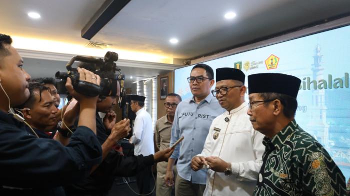 Bupati Tabalong HM Noor Rifani bersama Wali Kota Samarinda, H Andi Harun 2