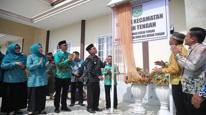 Resmikan Kantor Kecamatan Kusan Tengah, Zairullah Minta Usulan Prioritas di Musrenbang Disepakati