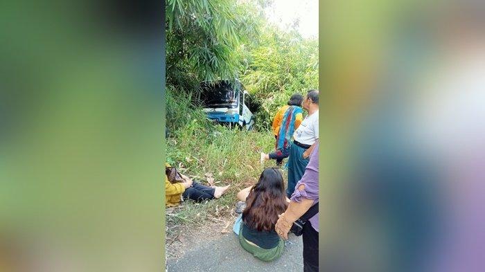BREAKING NEWS Bus Terperosok ke Jurang di Loksado Kabupaten HSS, Sopir dan Penumpang Selamat