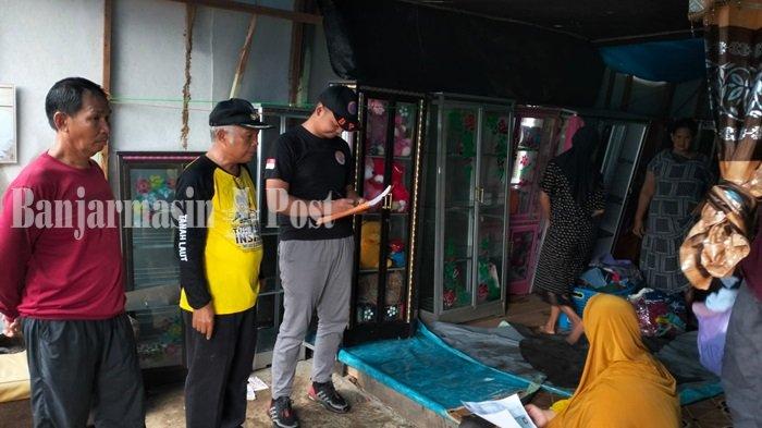 Tim Dinsos dan BPBD Tanahlaut Langsung Turun Data Korban Puting Beliung, Sembako Segera Disalurkan