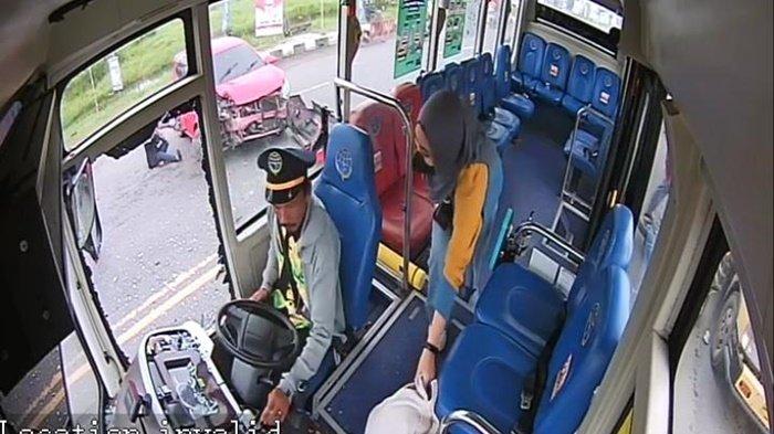 Gegerkan Warga Handil Bakti Batola, Begini Kronologis Detik-Detik Tabrakan Bus Tayo