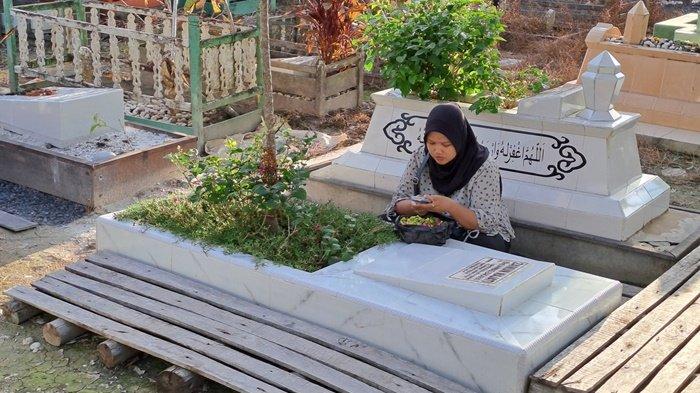 Jelang Idul Fitri 2024, Taman Pemakaman Muslimin di Marabahan Batola Dikunjungi Peziarah