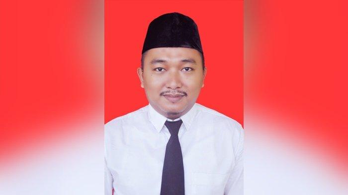 Guruku Sayang, Guruku Malang