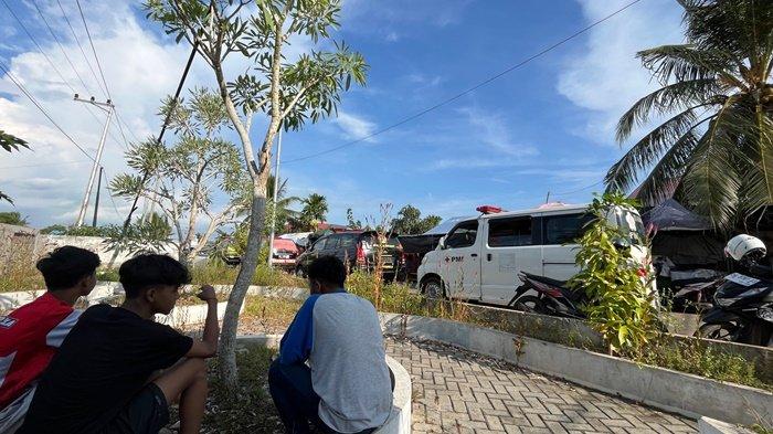 Relawan Emergency Kesulitan Lakukan Evakuasi, Tubuh 3 Awak Kapal Terjebak di Palka Tongkang