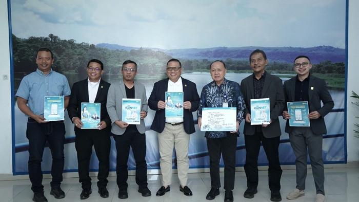 Foto bersama GM PLN UID Kalselteng, Iwan SoelistijonoS
