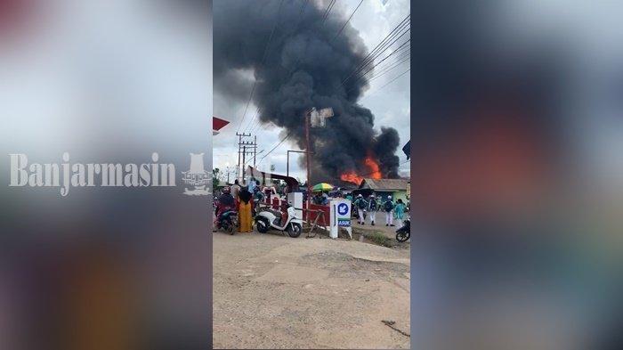Kerugian Kebakaran di Desa Sinar Bulan Tanahbumbu Capai Rp 1,5 Miliar, Tiga Buah Mobil Ludes