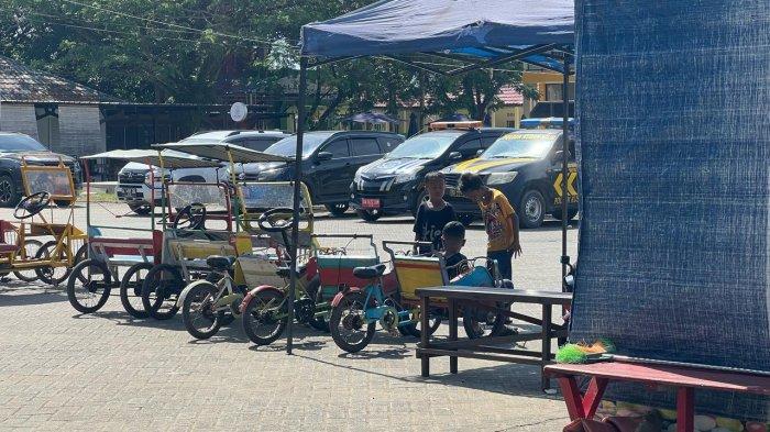 PENYEWAAN SEPEDA - Ada penyewaan sepeda dan becak gowes di Pantai Pagatan Kabupaten Tanahbumbu.