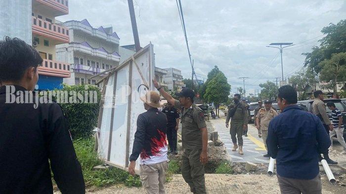 Ribuan Alat Peraga Kampanye Siap Diturunkan Panwascam Simpang Empat Tanahbumbu