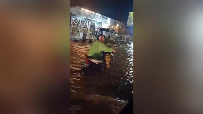 Daftar Titik Jalan Yang Tergenang di Wilayah Tanahbumbu Akibat Hujan Lebat, Sejumlah Kendaraan Mati