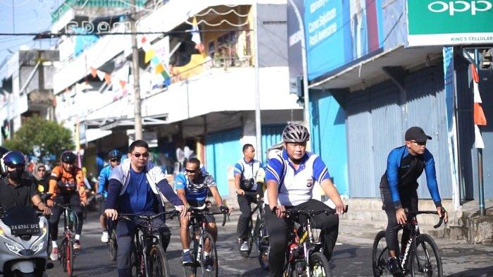 Hari Bhayangkara ke-76 di Kotabaru, Wabup  Lepas 1.000 Peserta Fun Bike