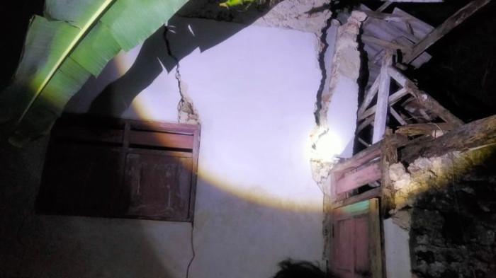 Gempa Bumi Guncang Indonesia dan Filipina: di Sumenep M 6,5, di Pulau Cebu M 6,9 Korban Tewas 8