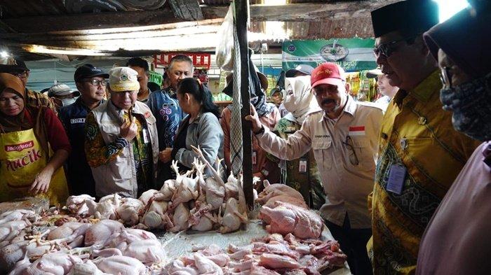 Pantau Pasar Kalindo Banjarmasin, Gubernur Kalsel Pastikan Harga dan Persediaan Bahan Pokok Aman