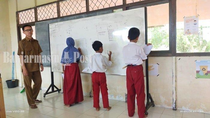 Kurang Murid, Guru di SDN Sampurna 2 UPT Desa Sampurna Jejangkit Batola Cuma Ajar Sembilan Siswa