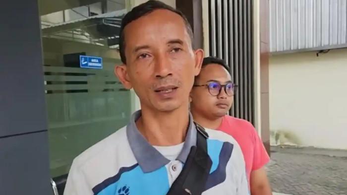 Labrak Guru SMP di Rumahnya, Wali Murid Lalu Memukulnya Dua Kali, Tak Terima Hp si Anak Disita