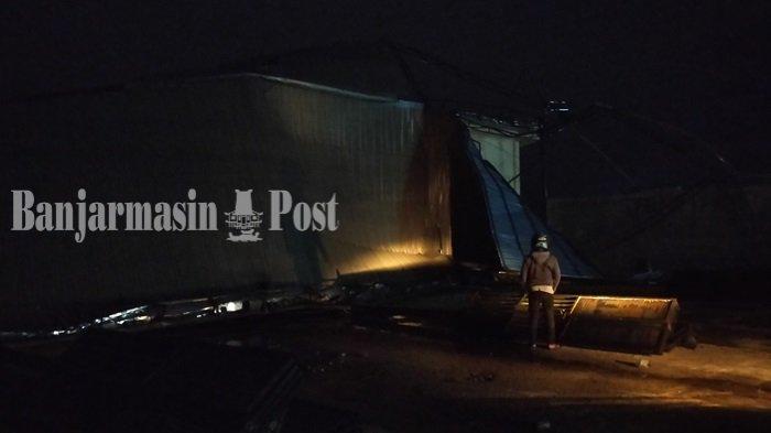 Sebuah Bangunan di Desa Mampari Batumandi Kabupaten Balangan Roboh saat Hujan, Satu Warga Terluka