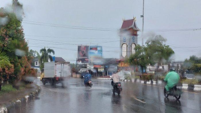 Prakiraan Cuaca Kalsel Senin 3 November 2025, Semua Wilayah Bakal Hujan, Kecuali Tanbu dan Kotabaru