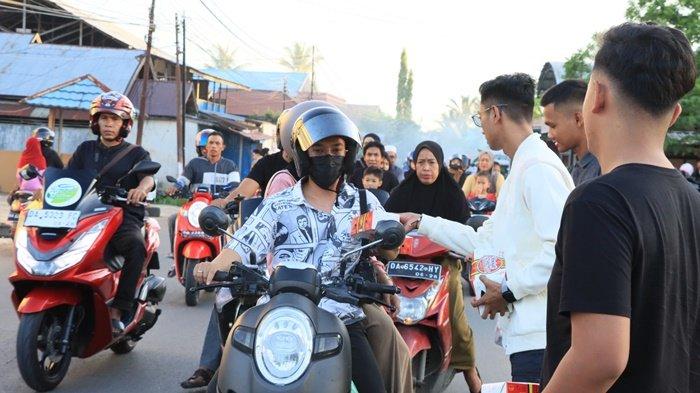 Momentum Ramadan, Bintara Polres HSU Bagikan Takjil untuk Masyarakat