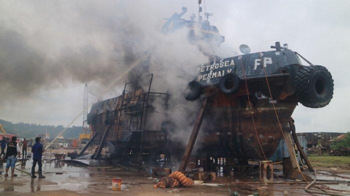 Dua Korban Meninggal Terperangkap di Kebakaran Kapal Tugboat Batu-bara di DAS Barito Kalteng