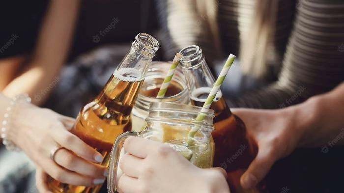 Bikin Geleng Kepala, Guru SMK di Jateng Ini Terekam Pesta Miras dengan Murid, Dipecat