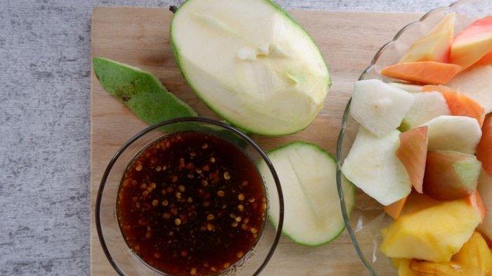 Resep Rujak Buah Bumbu Kacang, Sajian Sehat Bisa Dihidangkan Saat Ngobrol Bersama Teman