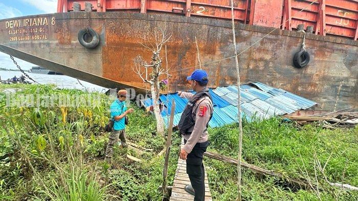Kapal Tongkang Hancurkan Dua Rumah Warga di Batola, Kapolda Kalsel : Sedang Dilakukan Proses Mediasi