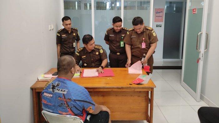 Kejari Tapin Terima Berkas Karhutla di Desa Binderang, Tersangka Dijerat Perkara Bakar Lahan