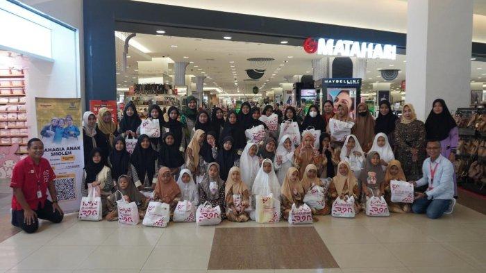 Baznas Kalsel Bersama UUS Maybank Indonesia Ajak Belanja Anak Soleh