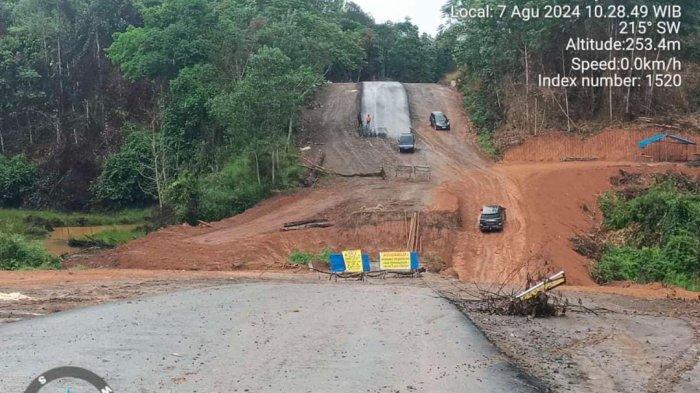 Jalan Alternatif Batulicin-Banjarbaru Licin Sebab Hujan, Pengendara Disarankan Lintasi Jalur Ini