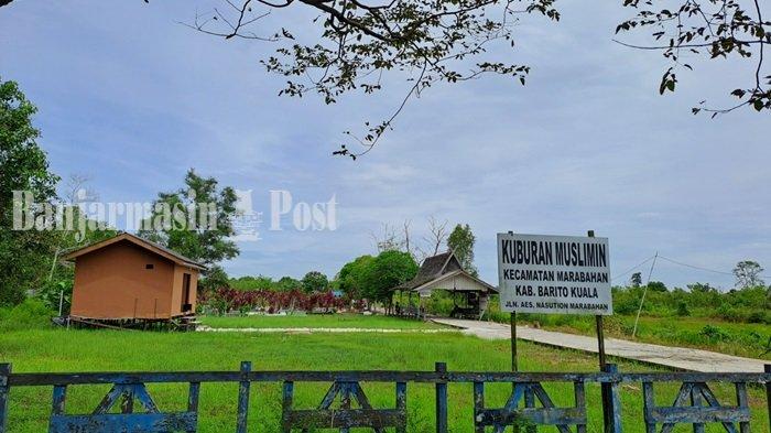 Warga Kota Banjarmasin Nyekar Makam Ayah Mertua Sebelum Puasa Ramadan di Marabahan Batola
