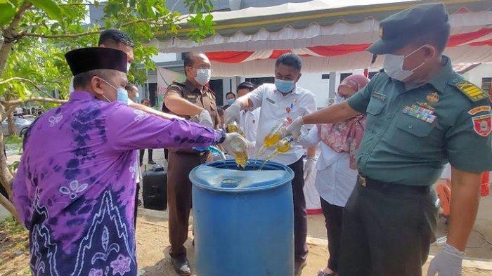 Sabu Hingga Pupuk Dimusnahkan Kejari Tanahlaut, Diblender Lalu Dibuang ke Drum Bersama Miras