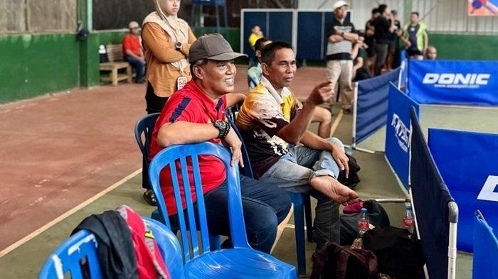 Sekretaris DPRD Batola Berikan Dukungan Langsung untuk Atlet yang Berlaga di Kejurprov Tenis Meja