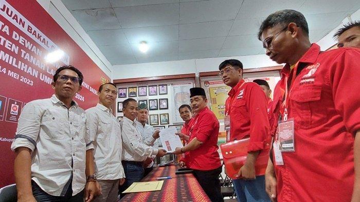 Bawa Pencok Aneka Buah ke Kantor KPU, PSI Tanahlaut Daftarkan 31 Bacaleg di Pemilu 2024