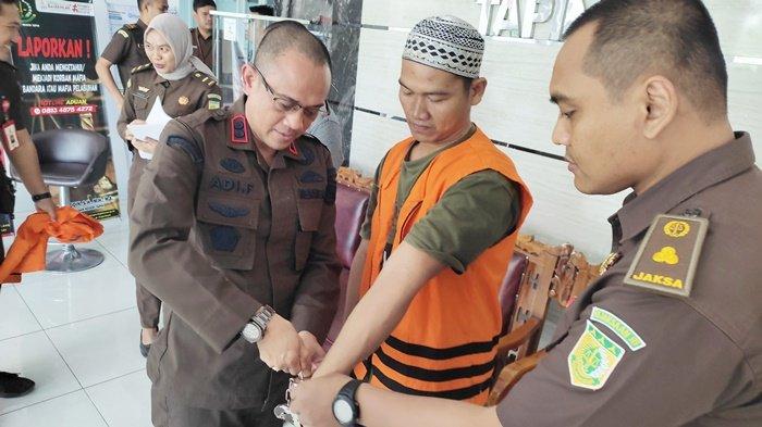 Tersangka Mencuri Karena Terdesak Ekonomi, Kejari Tapin Hentikan Penuntutan Perkara Melalui RJ