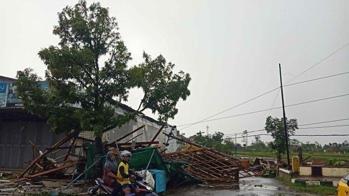 Dua Kabupaten di Pekalongan Diterjang Angin Puting Beliung, Puluhan Rumah Warga Rusak