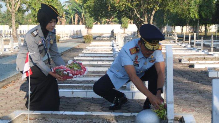 Peringati HDKD ke 78, Kanwil Kemenkumham Kalsel Tabur Bunga di Makam PahlawanBumi Kencana Banjarbaru