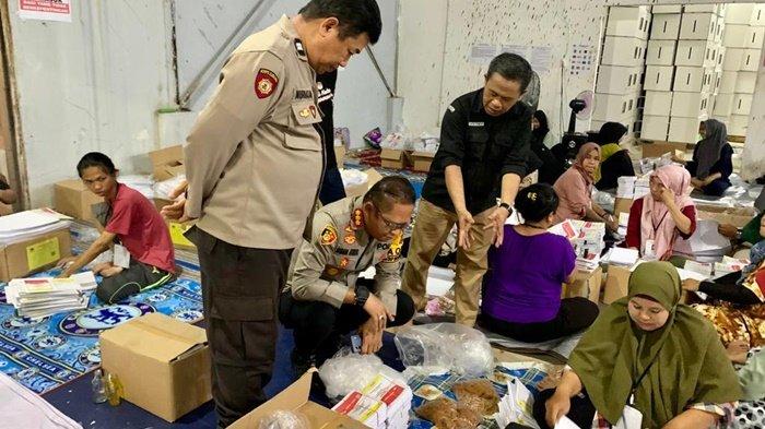 Tinjau Gudang Logistik KPU Banjarmasin, Kapolresta Banjarmasin Minta Anggota Perketat Pengawasan