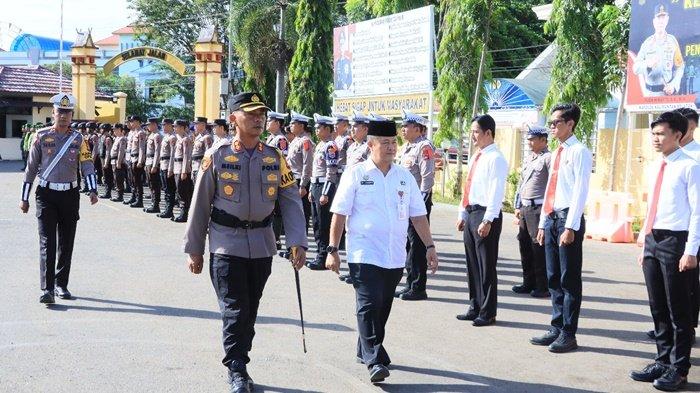 Operasi Ketupat Intan 2024 Polres HSU Dimulai, Kapolres dan Sekda Cek Pasukan