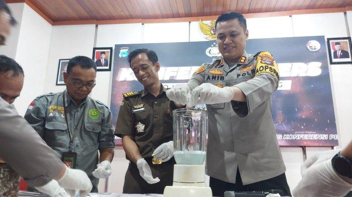 Puluhan Gram Sabu Diblender dengan Sabun, Pemusnahan Barang Bukti Dua Pengedar Sabu di Muara Uya