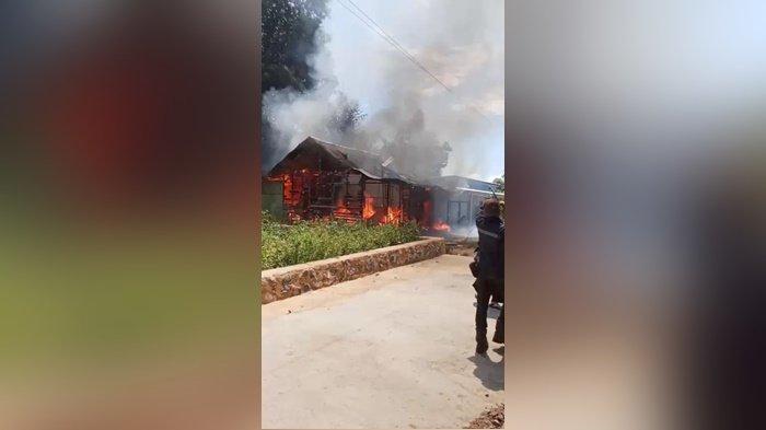 Si Jago Merah Mengamuk di Kersik Putih Tanahbumbu, Bedakan 2 Pintu Ludes Terbakar